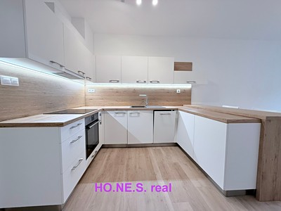 Pronájem bytu 1+kk 33 m²