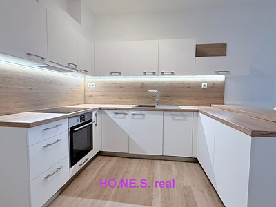 Pronájem bytu 1+kk 33 m²